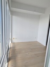 488 University Ave in Toronto, ON - Building Photo - Building Photo