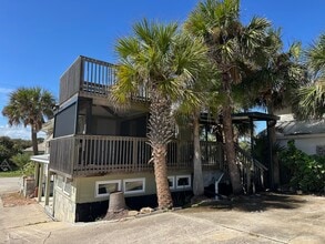 1207 N Atlantic Ave in New Smyrna Beach, FL - Building Photo - Building Photo
