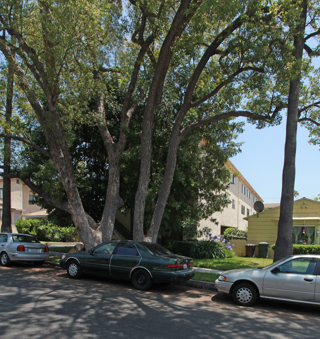 1130 Winchester Ave in Glendale, CA - Building Photo - Building Photo