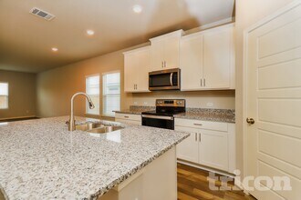 13657 Paxton Blvd in Saint Hedwig, TX - Building Photo - Building Photo