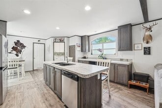 21472 Coyote Trail in Lago Vista, TX - Foto de edificio - Building Photo