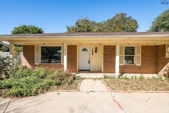 1046 Jan Lee Dr in Burkburnett, TX - Building Photo - Building Photo