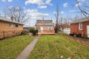 8158 Westminster Ave in Warren, MI - Building Photo