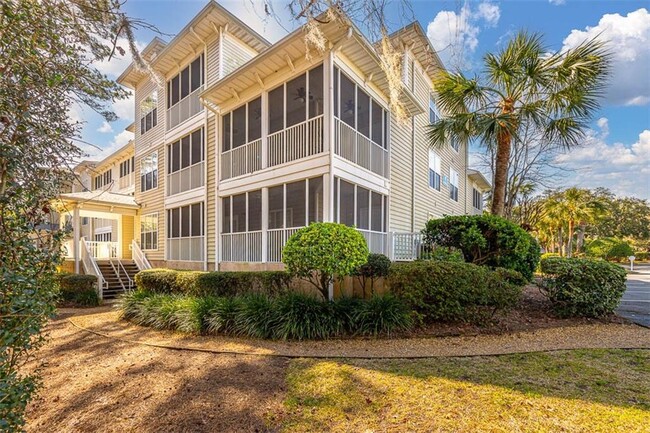 1704 Frederica Rd in St. Simons Island, GA - Foto de edificio - Building Photo