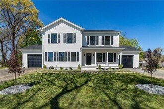 81 Cadora Ave in Warwick, RI - Building Photo - Building Photo