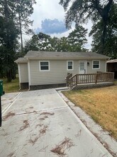 1572 E Pine Lake Cir in Montgomery, TX - Building Photo - Building Photo