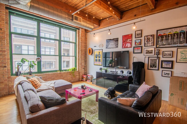 property at 1017 W Washington Blvd