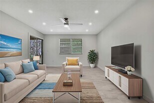 10986 W Tidewater Cir in Crystal River, FL - Building Photo