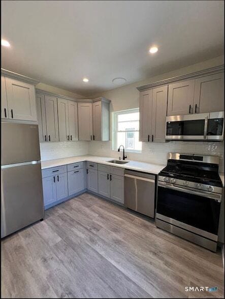 37 Woodland St in New Haven, CT - Building Photo - Building Photo