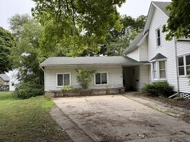 931 S Fancher Ave in Mt. Pleasant, MI - Building Photo