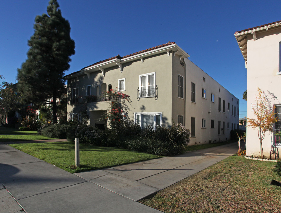 1949 N Vermont Ave in Los Angeles, CA - Building Photo