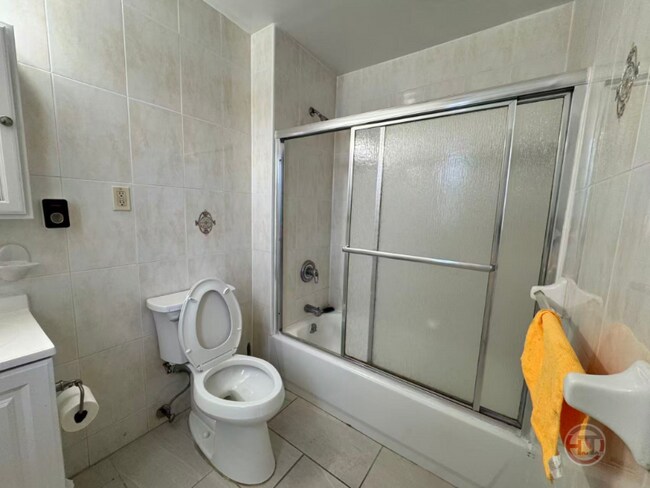 270 Hosmer Ave in Bronx, NY - Foto de edificio - Building Photo