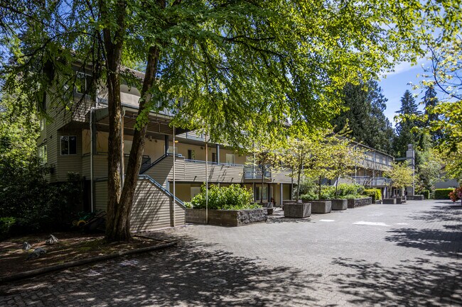 Creek Terraces in Coquitlam, BC - Building Photo - Building Photo