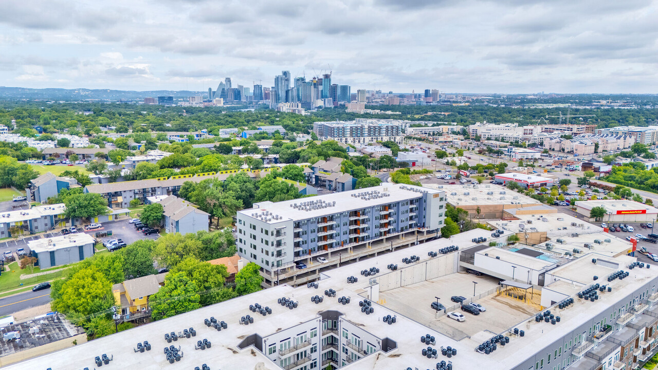 The Zenith in Austin, TX - Building Photo