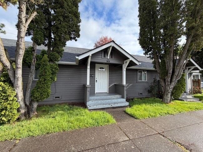 163 E Grant St in Lebanon, OR - Building Photo - Building Photo