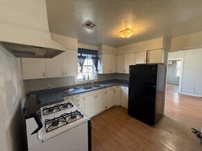 323 N Stonewall Ave in Ada, OK - Building Photo - Building Photo