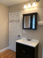1744 Farmington Ave, Unit 2 in Unionville, CT - Building Photo - Building Photo