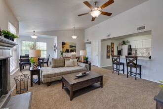 Villas at Canyon Ranch in Yukon, OK - Foto de edificio - Interior Photo