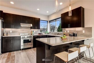 670 Howe St in Seattle, WA - Building Photo - Building Photo