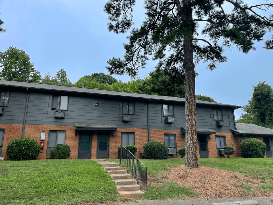 Hideaway at Kingspark in Charlotte, NC - Building Photo