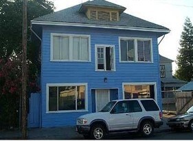 18 N Pilgrim St in Stockton, CA - Building Photo