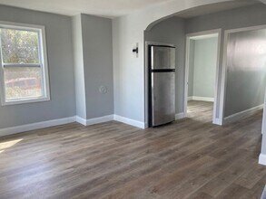 58 Ford St in Fall River, MA - Foto de edificio - Building Photo