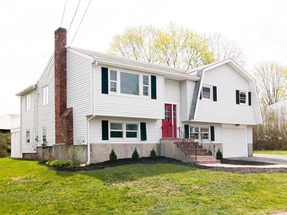 17 Karen Dr in Randolph, MA - Building Photo