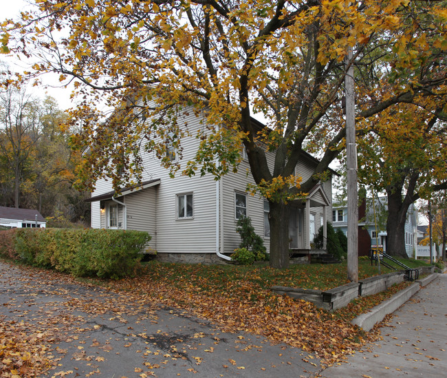 110-116 W Main St in Victor, NY - Foto de edificio - Building Photo