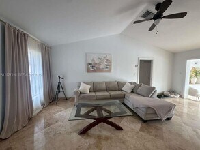 332 NW 47th Ave in Deerfield Beach, FL - Building Photo - Building Photo