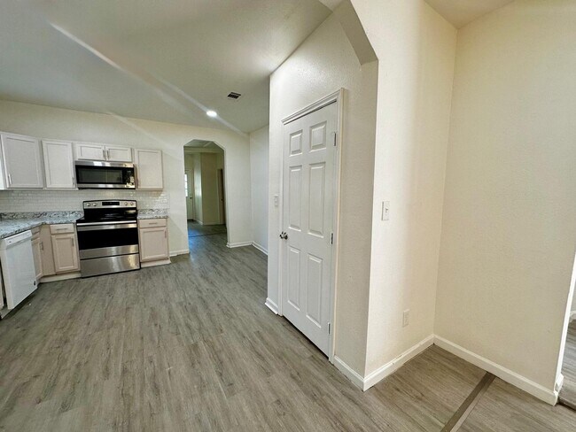 110 Harmon St in Cleburne, TX - Building Photo - Building Photo