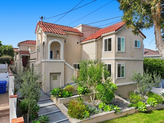 125 S Juanita Ave in Redondo Beach, CA - Building Photo - Building Photo