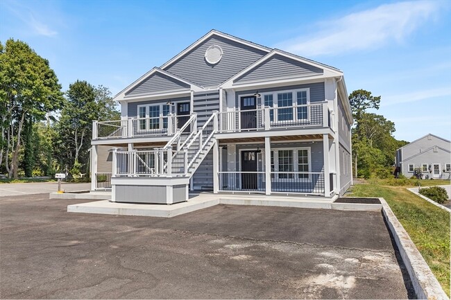 112 W Main St, Unit 2 in Barnstable, MA - Building Photo - Building Photo