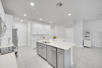 8247 Cinch Way in Greenacres, FL - Foto de edificio - Building Photo