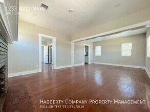 1233 W Main Dr in El Paso, TX - Building Photo - Building Photo