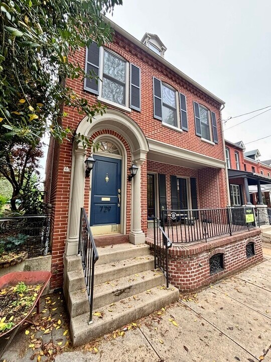 729 E Orange St in Lancaster, PA - Building Photo