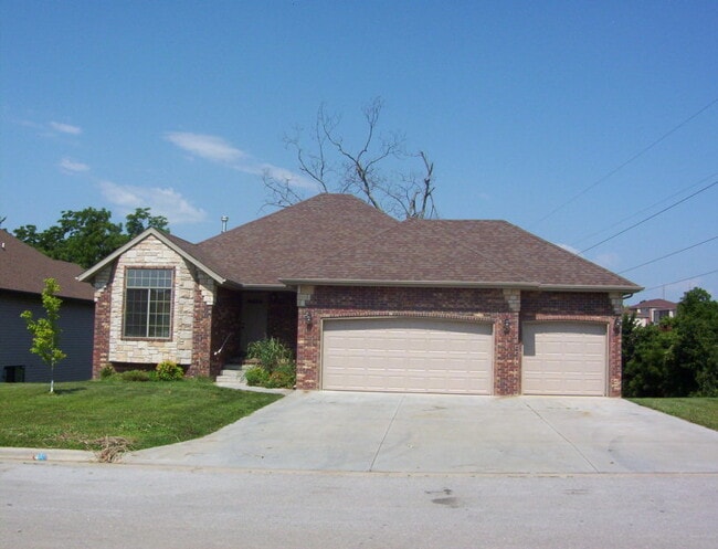 3195 Creekside Dr S