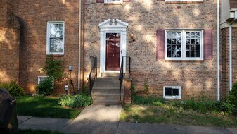 2863 Coors Park Ct in Falls Church, VA - Building Photo