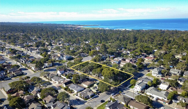 831 Laurel Ave in Pacific Grove, CA - Building Photo - Building Photo