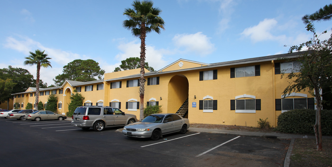 Water’s Edge Apartments in Jacksonville, FL - Building Photo