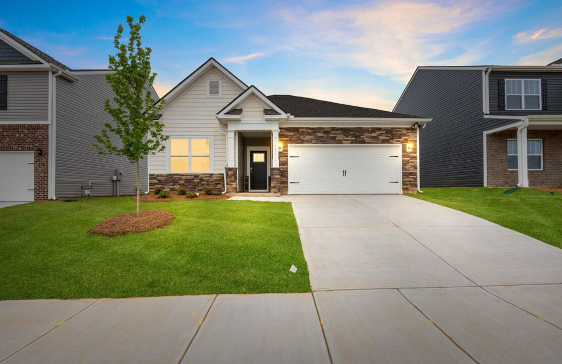 151 Emerald Creek Ave in Greer, SC - Building Photo