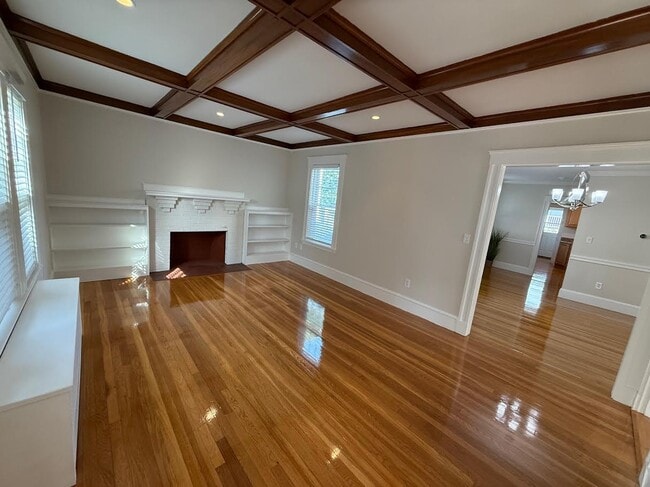 508 School St, Unit L in Belmont, MA - Building Photo - Building Photo