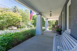 30 Sterling Ct in Huntington, NY - Building Photo - Building Photo