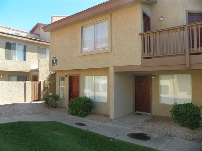 property at 4828 W Orangewood Ave
