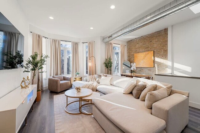property at 1543 N Claremont Ave