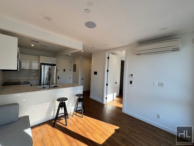 The Vitoria - 27=04 Astoria Blvd Luxurious in Queens, NY - Foto de edificio - Building Photo