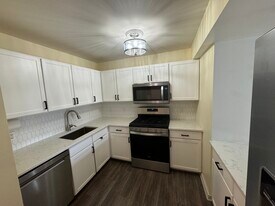 800 4th St SW, Unit S409 in Washington, DC - Building Photo