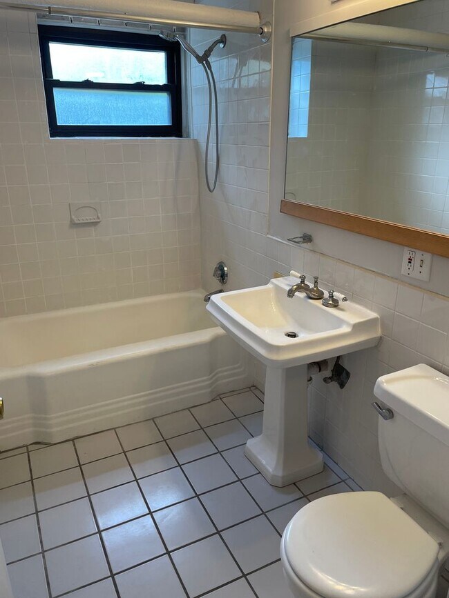 77b Pleasant St in Brookline, MA - Building Photo - Building Photo