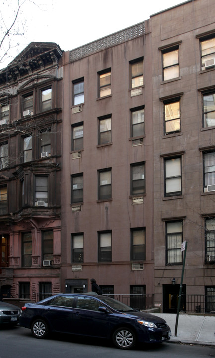 146 W 73rd St in New York, NY - Building Photo