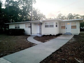 207 Hart Dr in Pensacola, FL - Building Photo - Building Photo