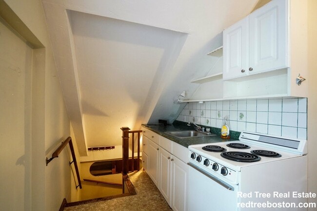 property at 24 Oak Square Ave